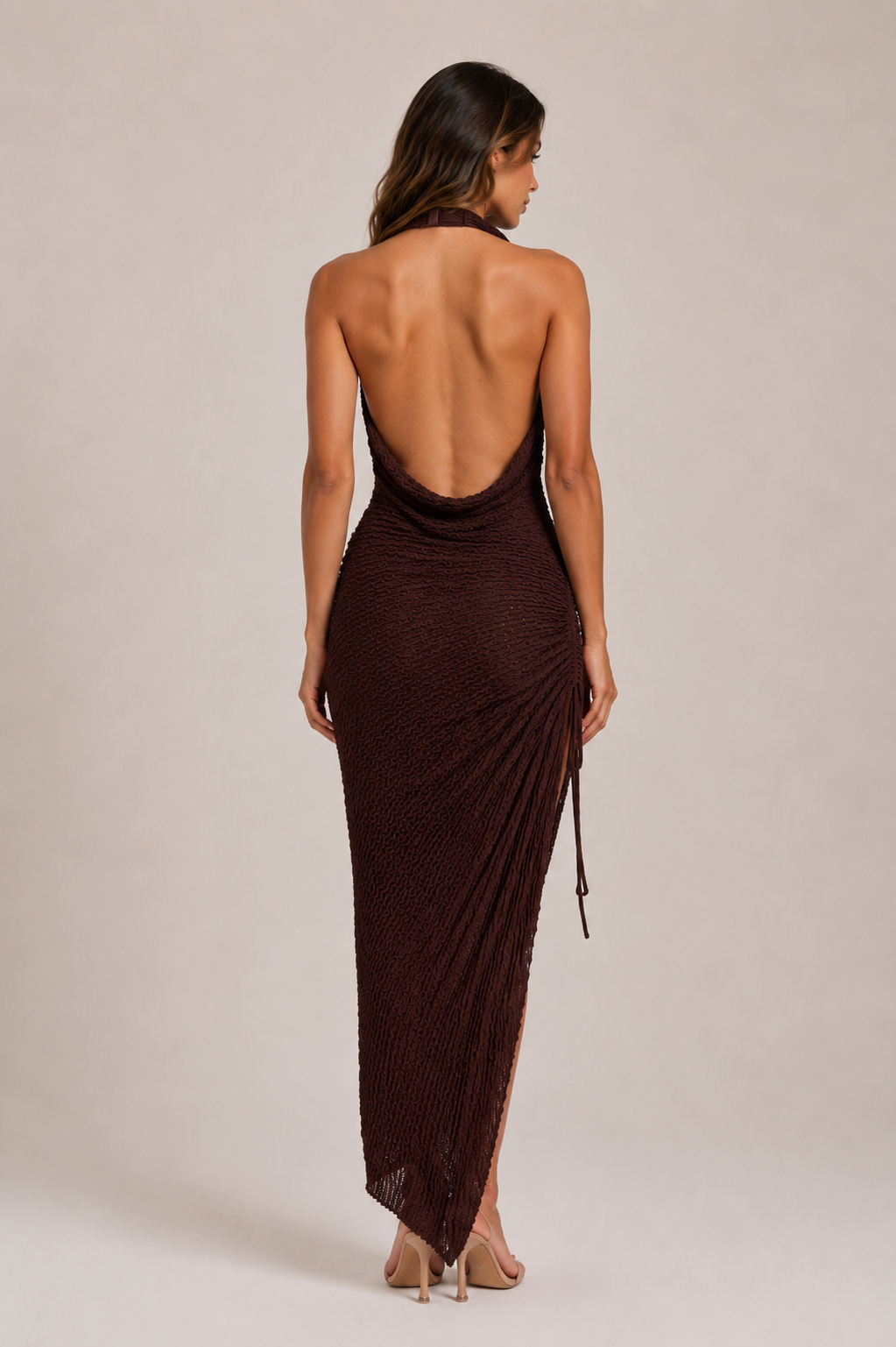 ATISSE AIRLA ICON – Neckholder-Midikleid mit freiem Rücken für Damen – Elegantes Partykleid in Pflaumenbraun