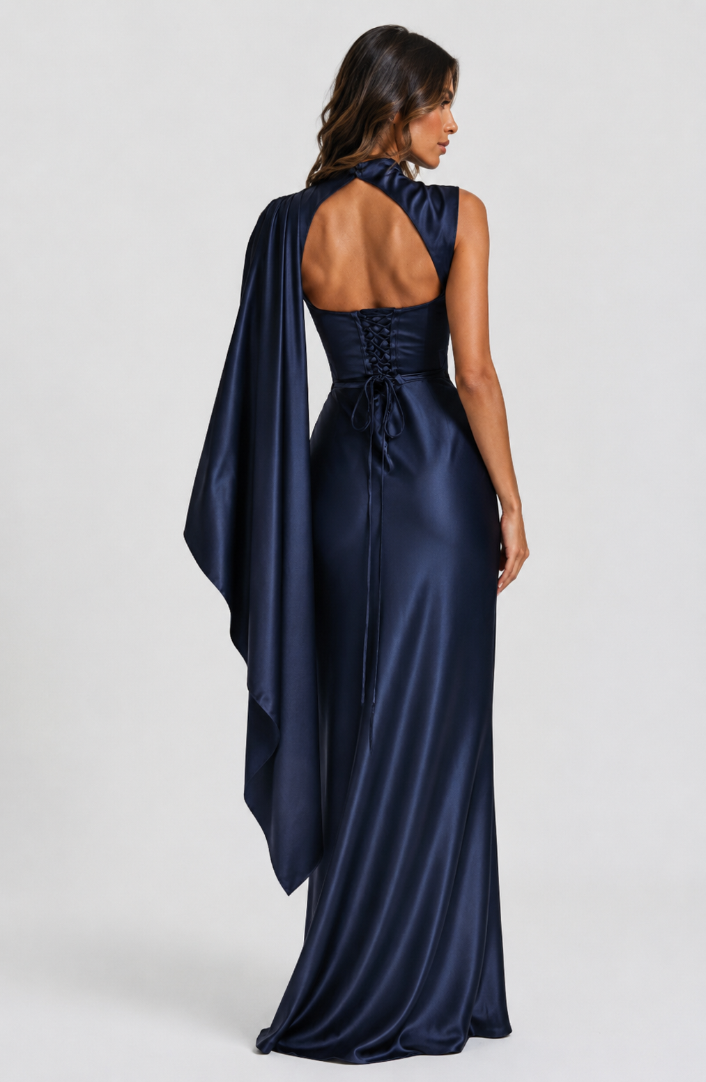 ATISSE AVENDRA ICON – Drapiertes Satin-Maxikleid für Damen – Elegantes dunkelblaues Abendkleid