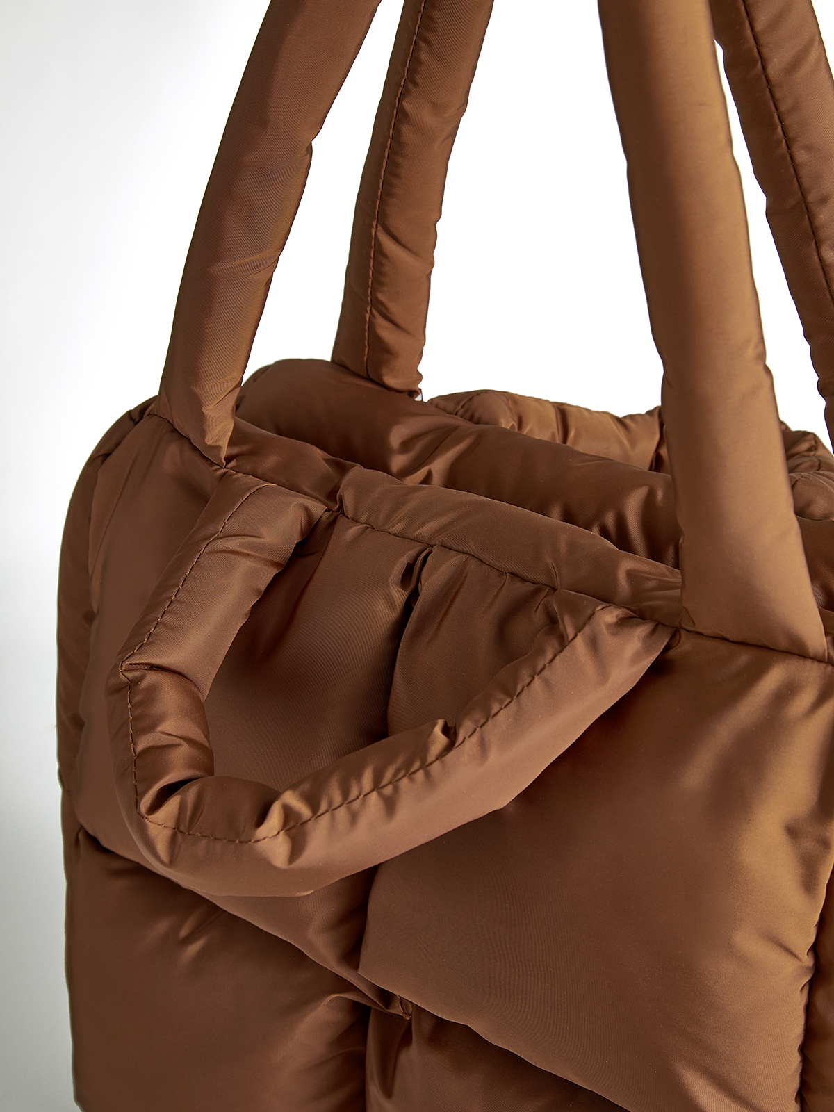 ATISSE CLOUD PUFFER TOTE – Puffer-Stepp-Tasche für Damen – Kakaobraun