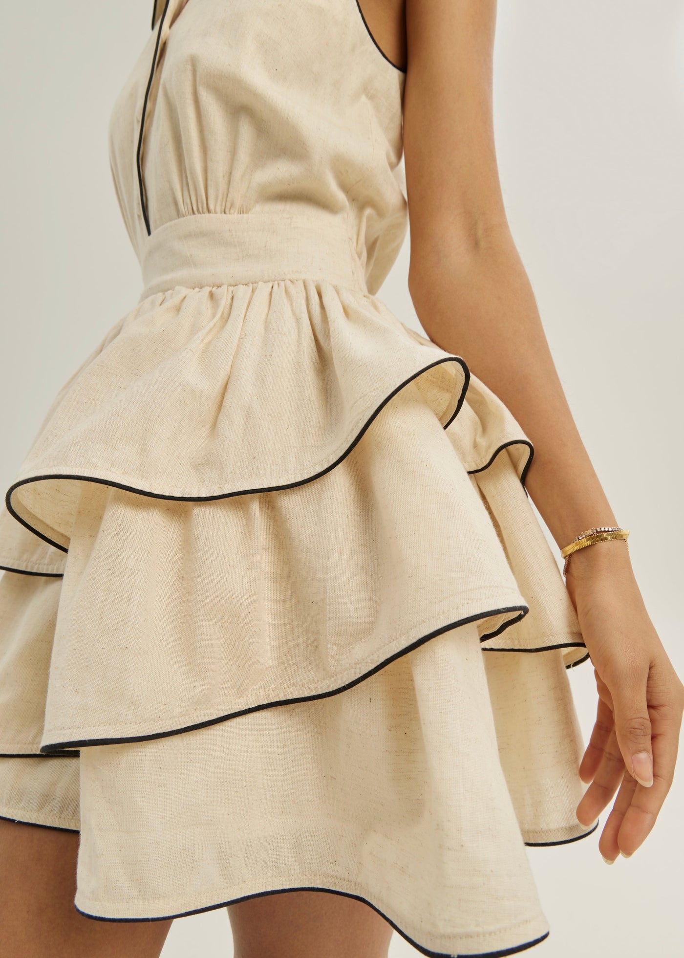 ATISSE ÉLAN ICON — Minivestido de capas champán
