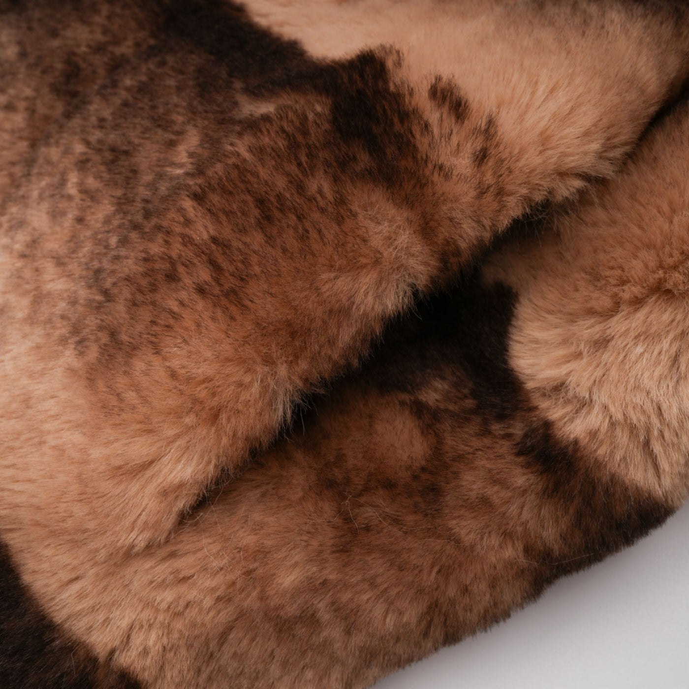 ATISSE ALINA – Women's Gradient Faux Fur Jacket – Brown Cropped Luxury Winter Coat