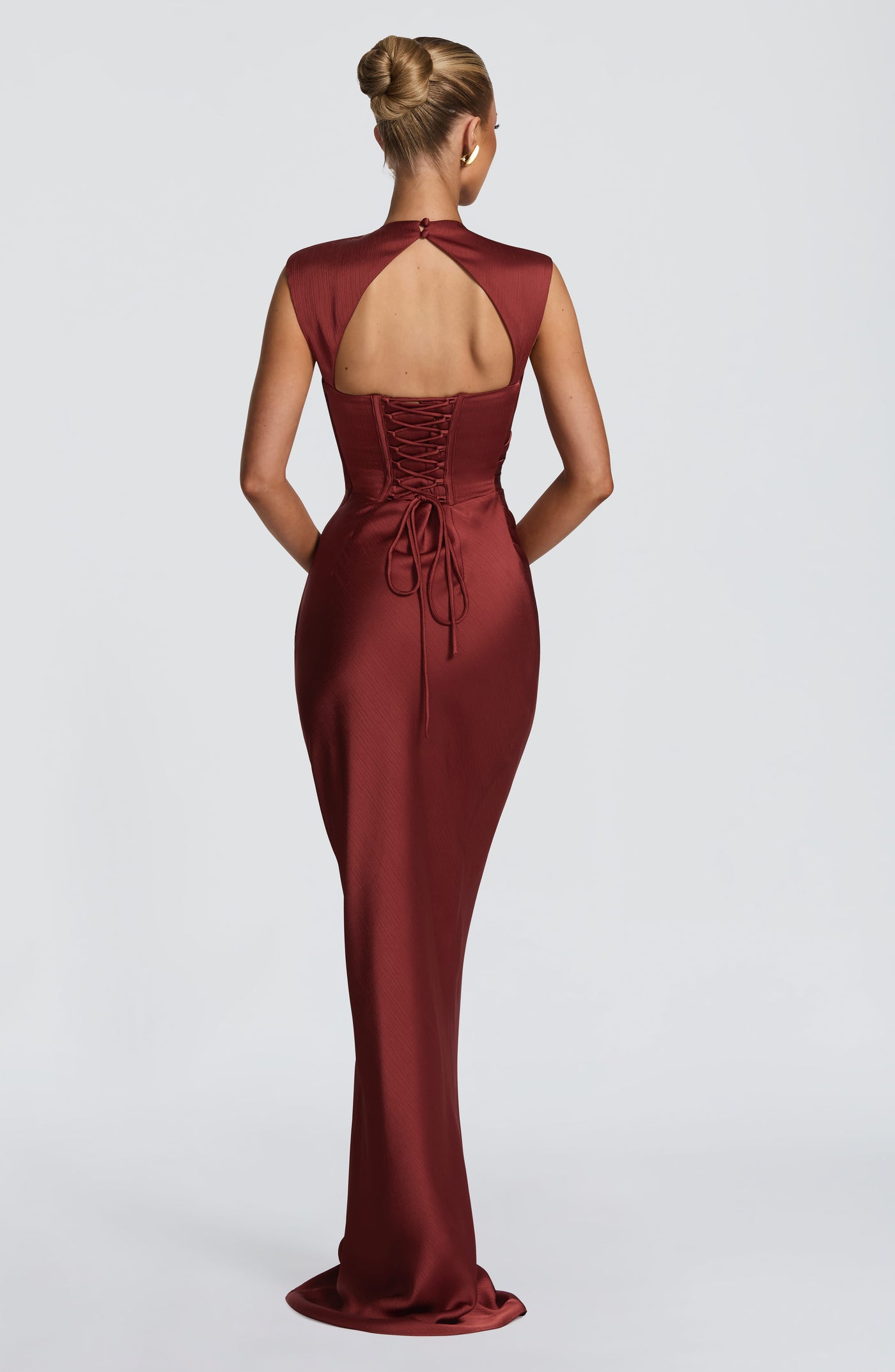 ATISSE AVIELLE – Satin Maxikleid für Damen – Abendkleid in dunklem Rostrot