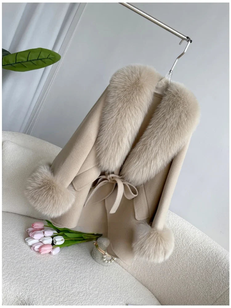 ATISSE KALA – Damen Webpelzmantel – Luxuriöse Winterjacke in Elfenbein / Beige