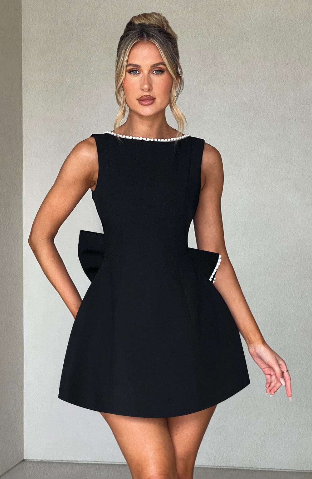 ATISSE CARRIE ICON — Minivestido con lazo de perlas (Negro)