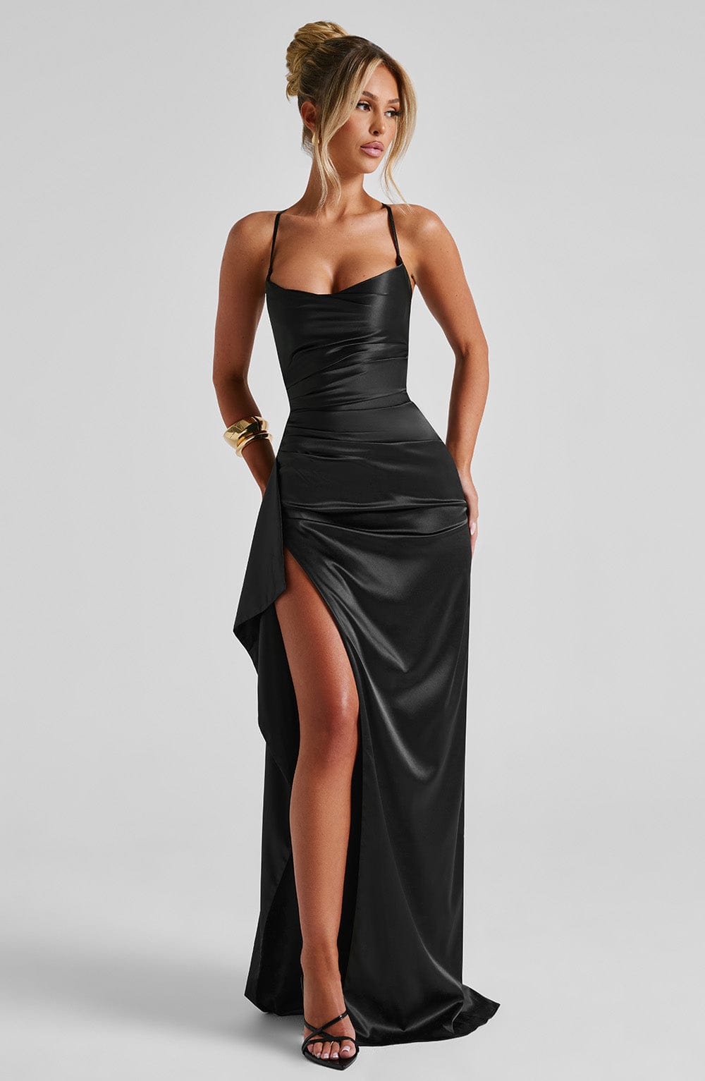 ATISSE HELEN — Drapiertes Maxi-Satin-Kleid (Schwarz)