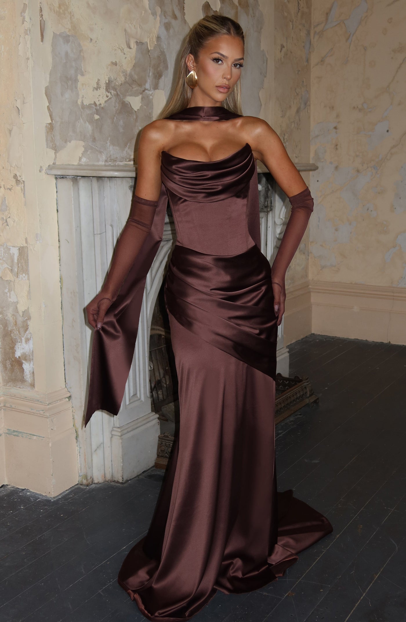 ATISSE KENSINGTON ICON — Maxikleid mit Korsett-Oberteil, trägerlos (Plum Brown)
