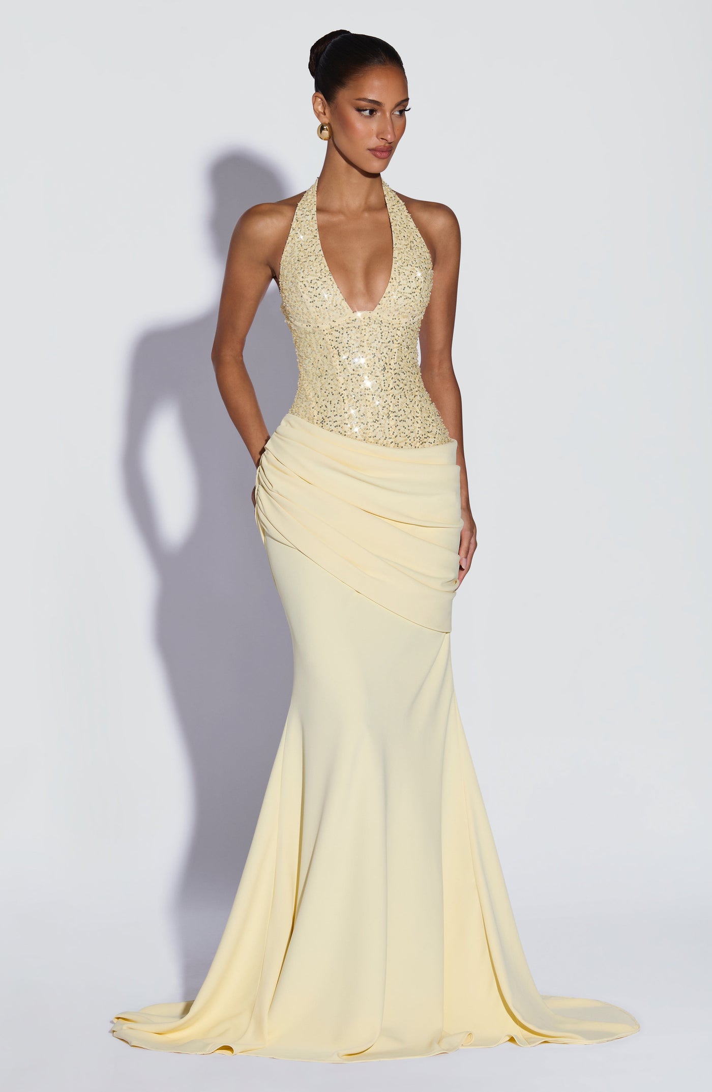 ATISSE LUMIÈRE ICON — Elfenbeinfarbenes Maxikleid im Meerjungfrauen-Stil