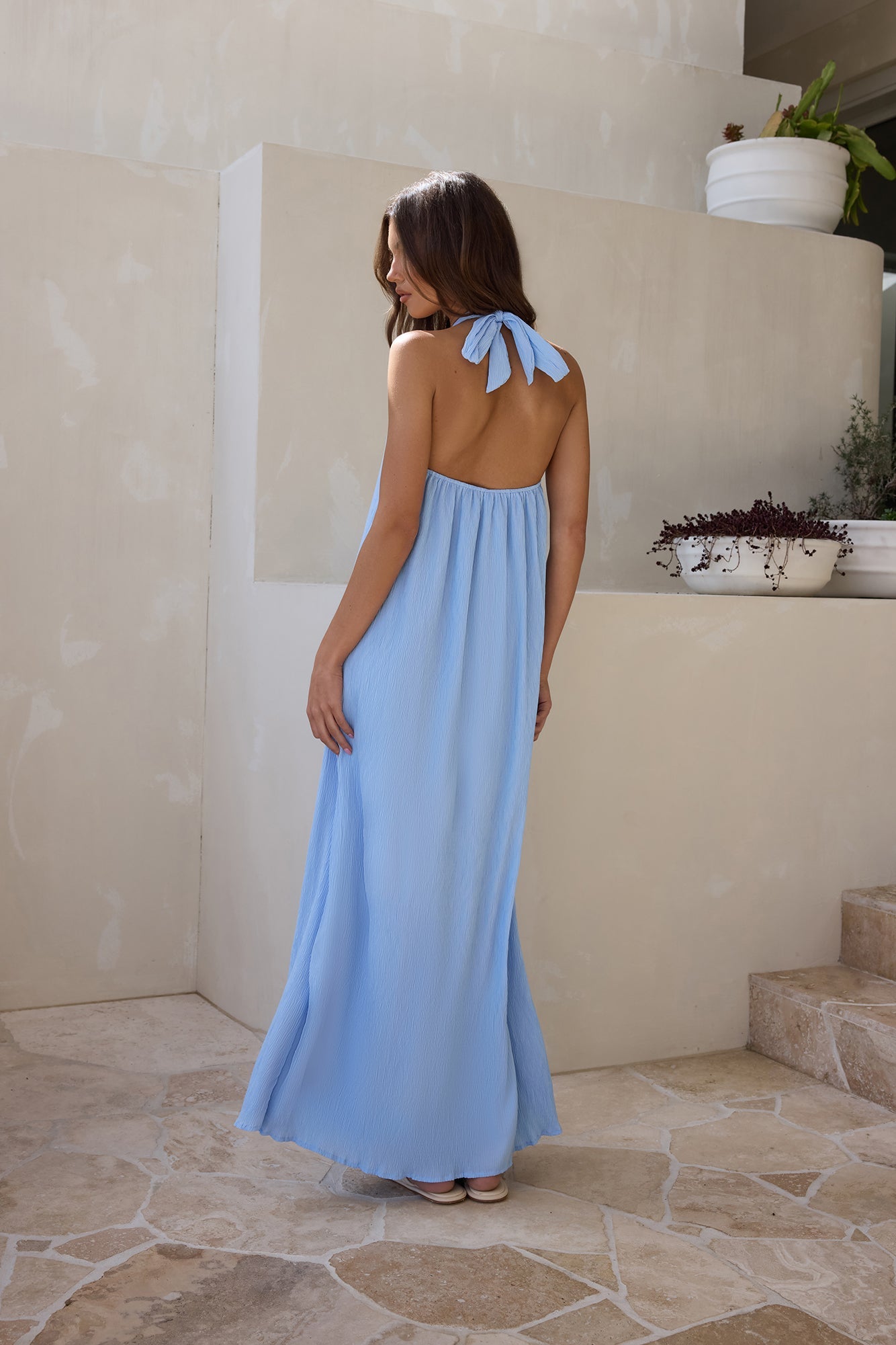 ATISSE ISLA — Vestido maxi halter azul cielo de lujo para mujer | Elegante vestido de noche para vacaciones y resort