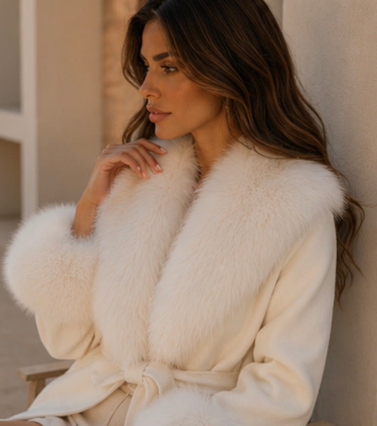 ATISSE KALA – Damen Webpelzmantel – Luxuriöse Winterjacke in Elfenbein / Beige