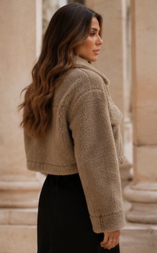 ATISSE ZIA – Chaqueta cropped de pelo sintético para mujer – Abrigo teddy de invierno en topo