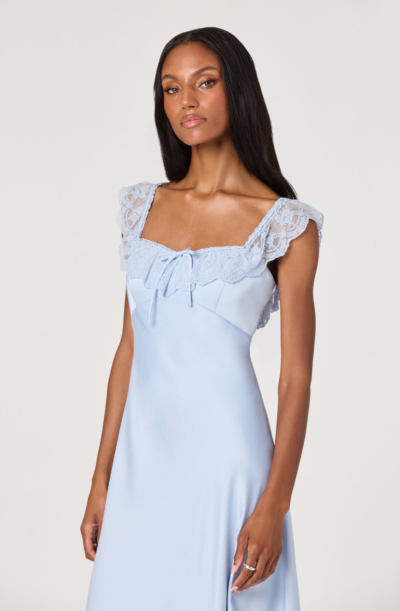 ATISSE MAKIYA – Midikleid für Damen mit Herz-Ausschnitt – Hellblau