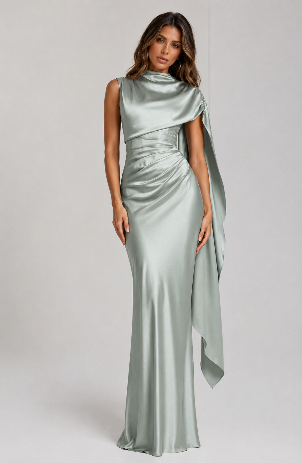 ATISSE AVENDRA ICON – Damen drapiertes Maxikleid aus Satin – Elegantes Abendkleid Salbeigrün