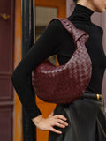 ATISSE CROISSANT WEAVE – Bolso de hombro trenzado para mujer – Bolso hobo burdeos efecto piel