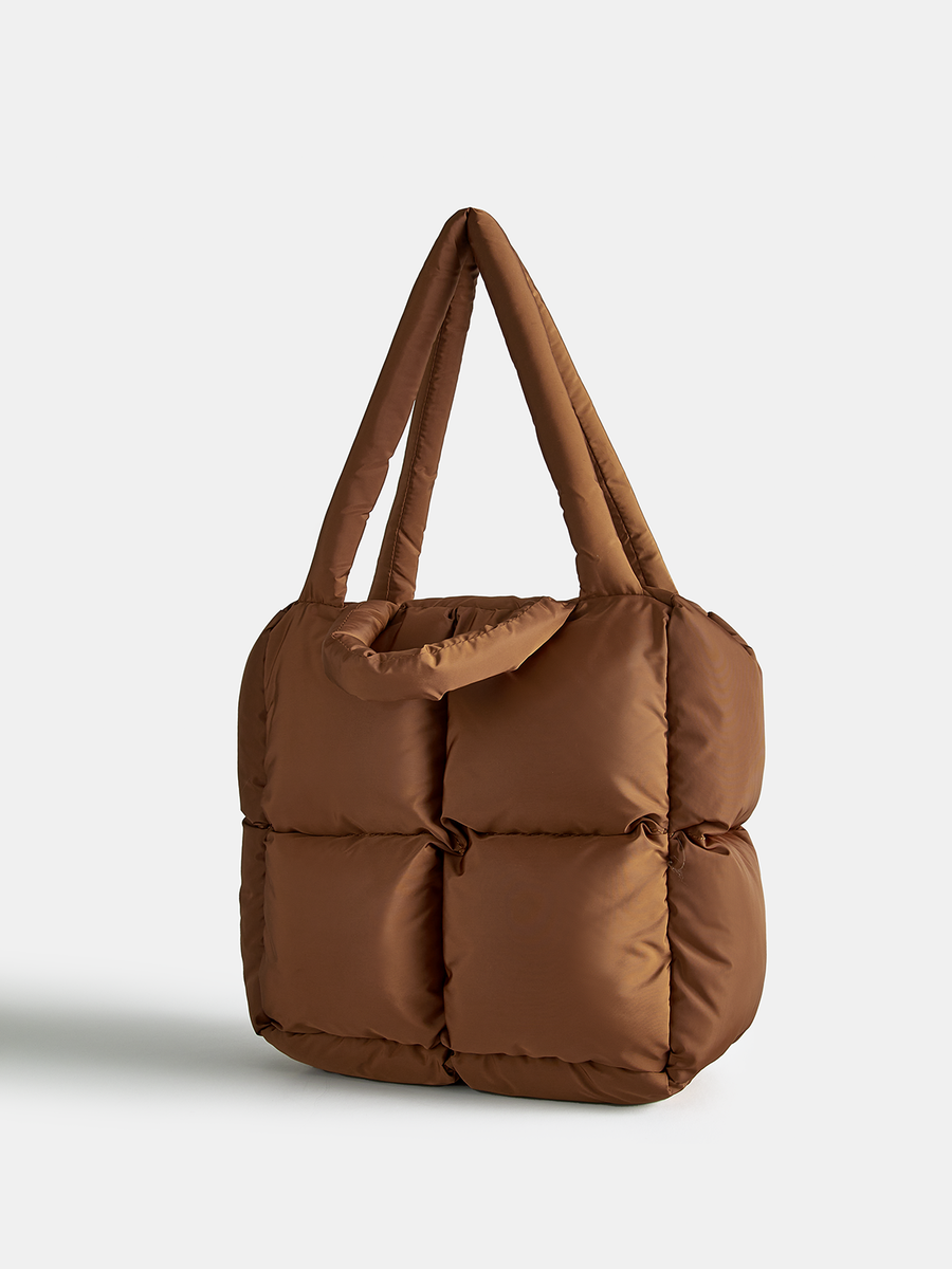 ATISSE CLOUD PUFFER TOTE – Bolso tote acolchado tipo puffer para mujer – Marrón cacao