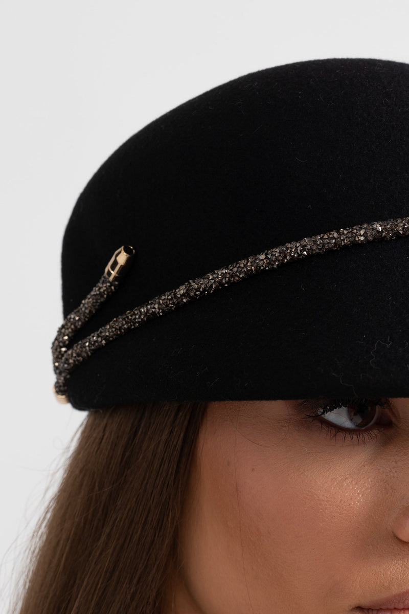 ATISSE – Women’s Black Short Brim Hat – Wrapped Chain Detail Winter Hat
