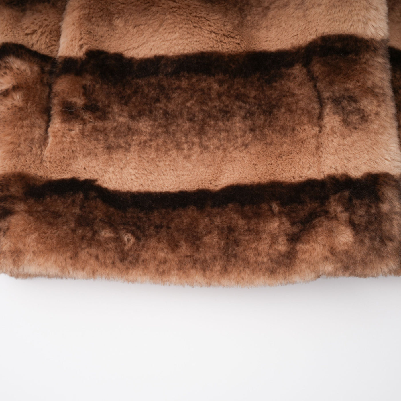 ATISSE ALINA – Women's Gradient Faux Fur Jacket – Brown Cropped Luxury Winter Coat