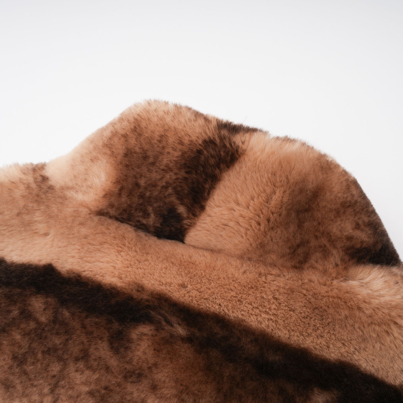 ATISSE ALINA – Women's Gradient Faux Fur Jacket – Brown Cropped Luxury Winter Coat