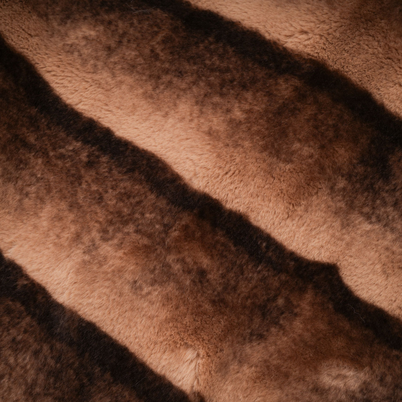 ATISSE ALINA – Women's Gradient Faux Fur Jacket – Brown Cropped Luxury Winter Coat