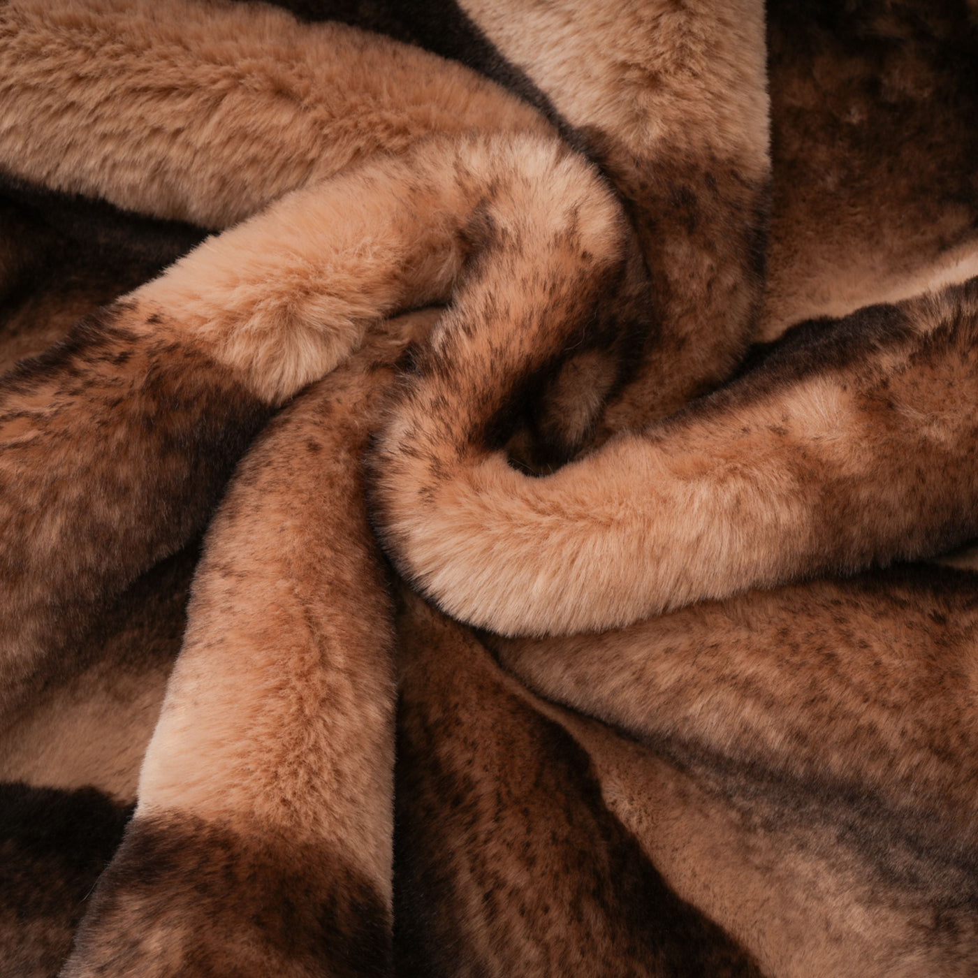 ATISSE ALINA – Women's Gradient Faux Fur Jacket – Brown Cropped Luxury Winter Coat