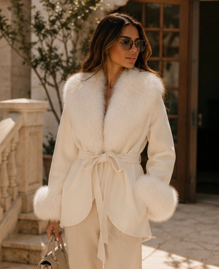 ATISSE KALA – Damen Webpelzmantel – Luxuriöse Winterjacke in Elfenbein / Beige