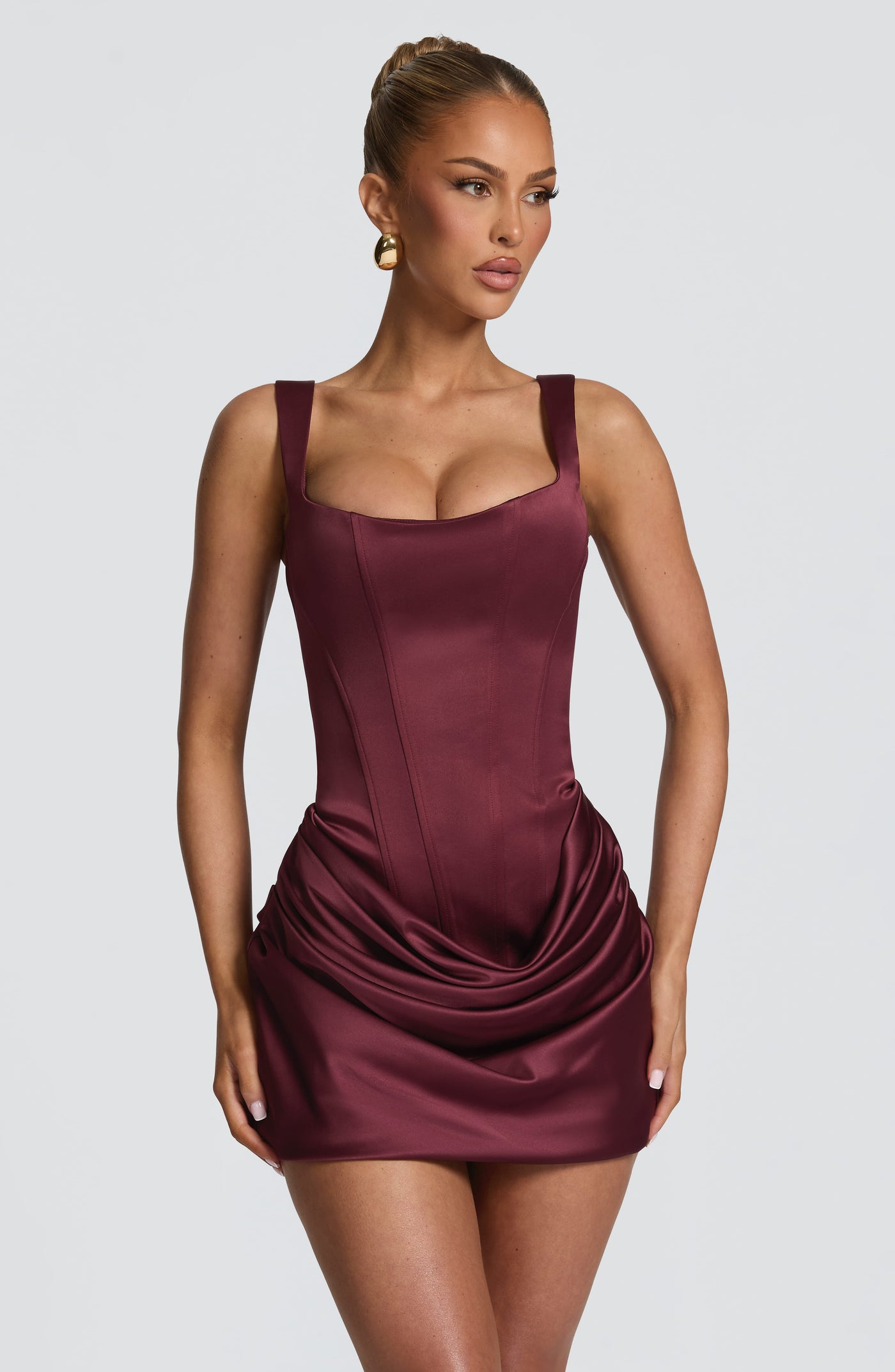 ATISSE IMOGEN ICON – Korsett-Minikleid aus Satin (Cherry Lacquer)