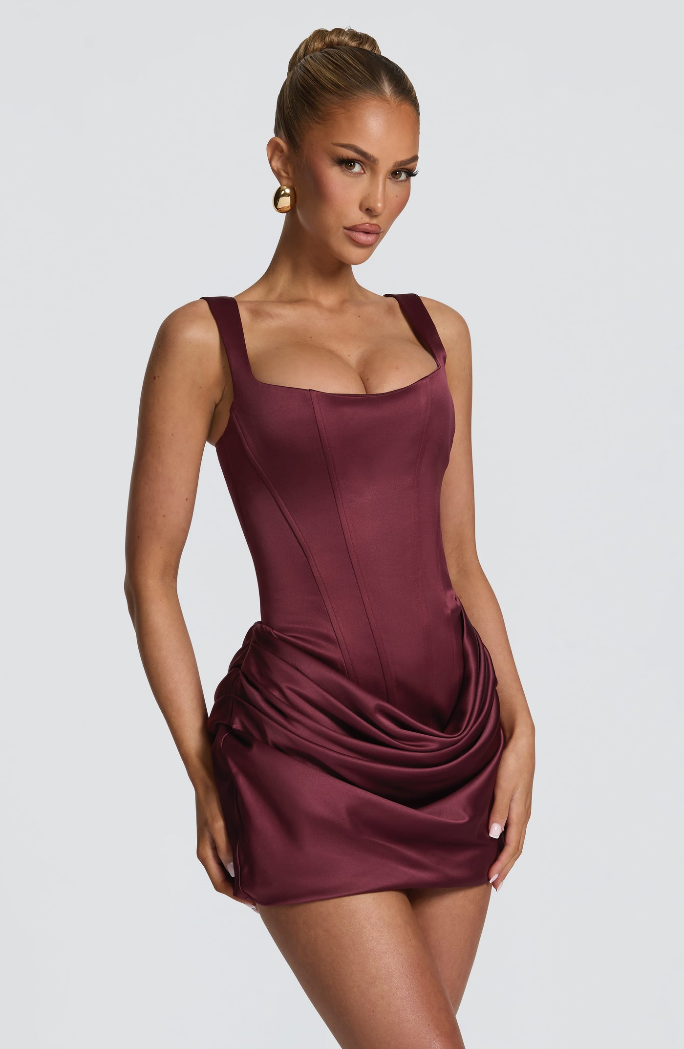 ATISSE IMOGEN ICON – Korsett-Minikleid aus Satin (Cherry Lacquer)