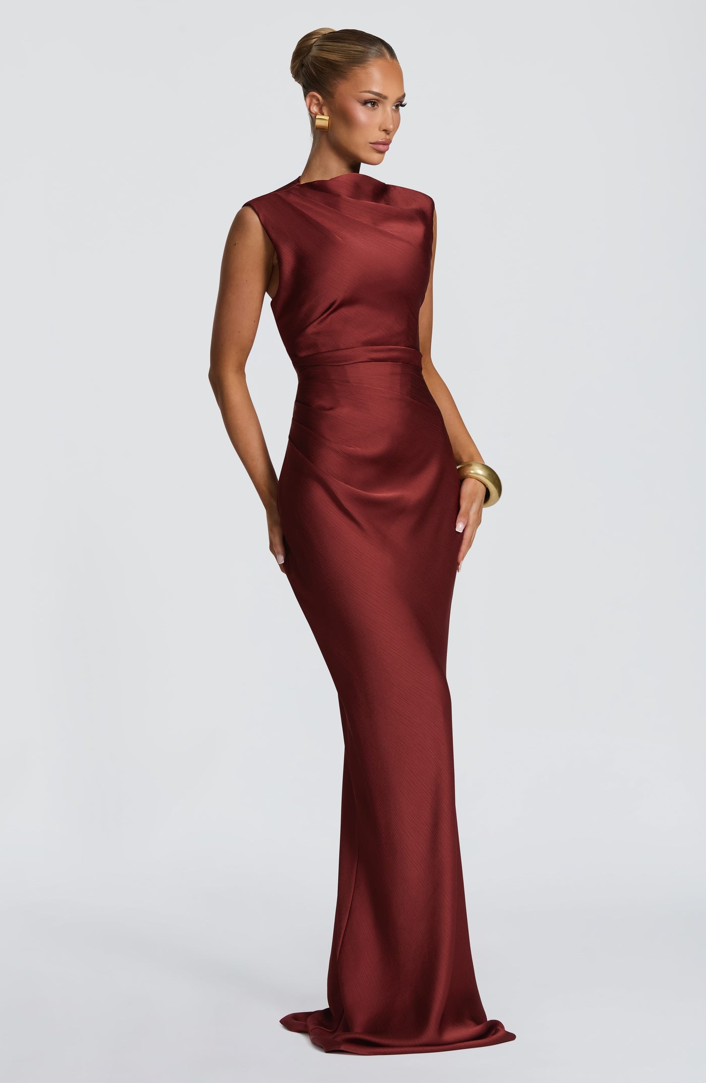 ATISSE AVIELLE – Satin Maxikleid für Damen – Abendkleid in dunklem Rostrot
