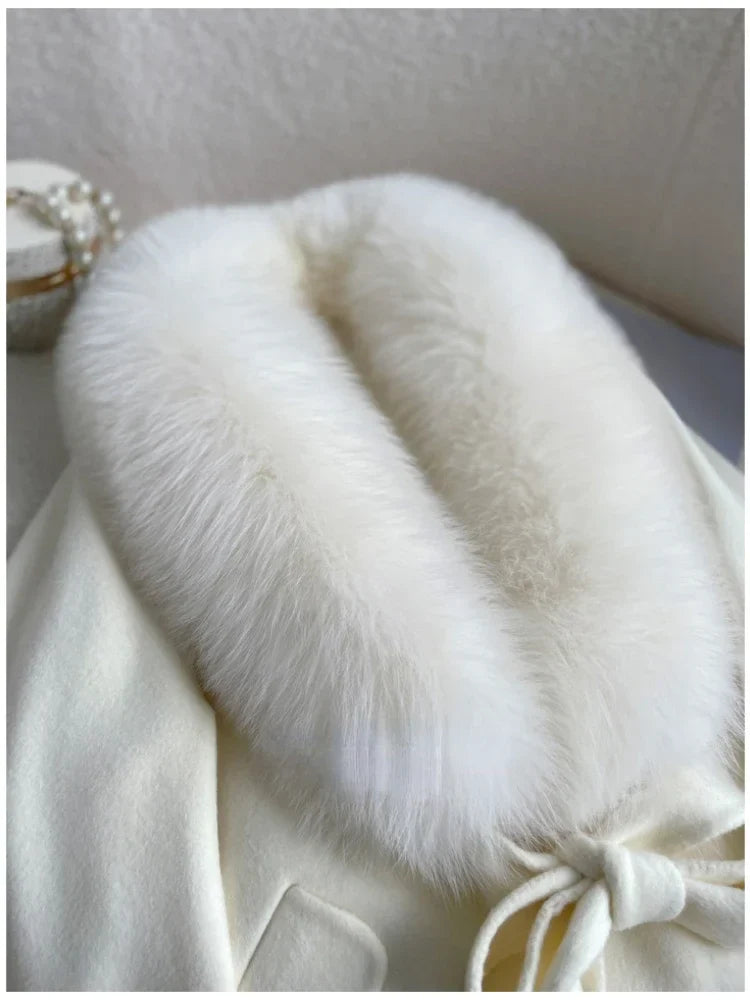 ATISSE KALA – Damen Webpelzmantel – Luxuriöse Winterjacke in Elfenbein / Beige