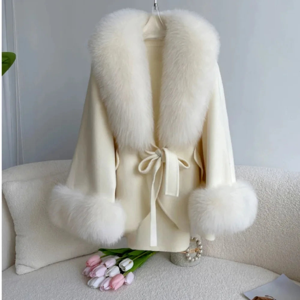 ATISSE KALA – Damen Webpelzmantel – Luxuriöse Winterjacke in Elfenbein / Beige