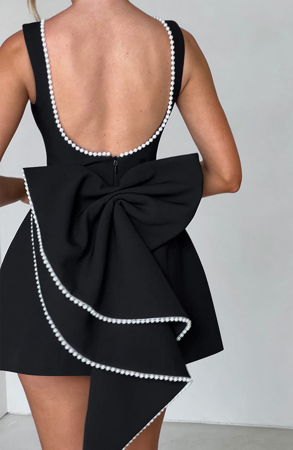 ATISSE CARRIE ICON — Minivestido con lazo de perlas (Negro)