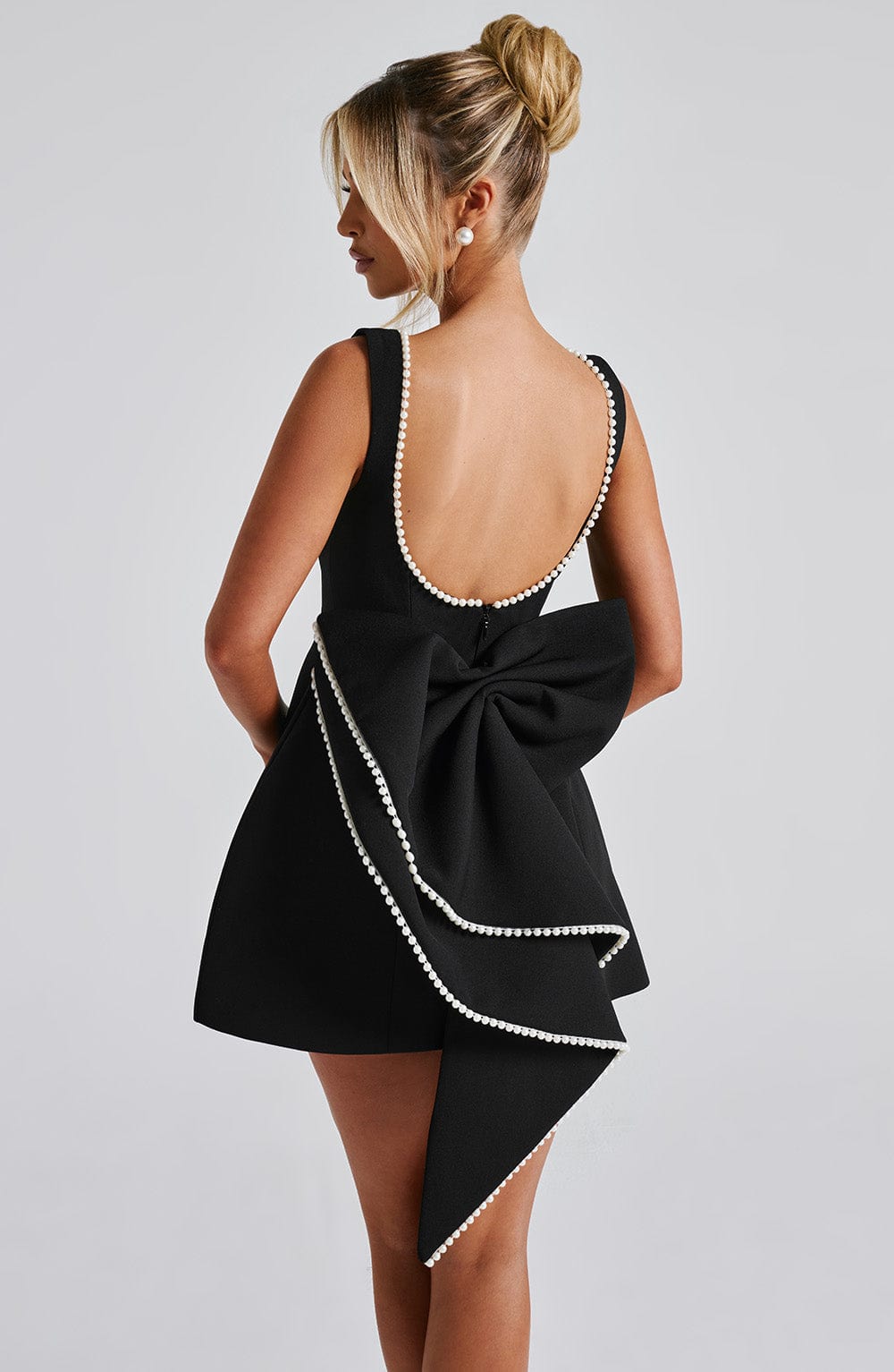 ATISSE CARRIE ICON — Minivestido con lazo de perlas (Negro)