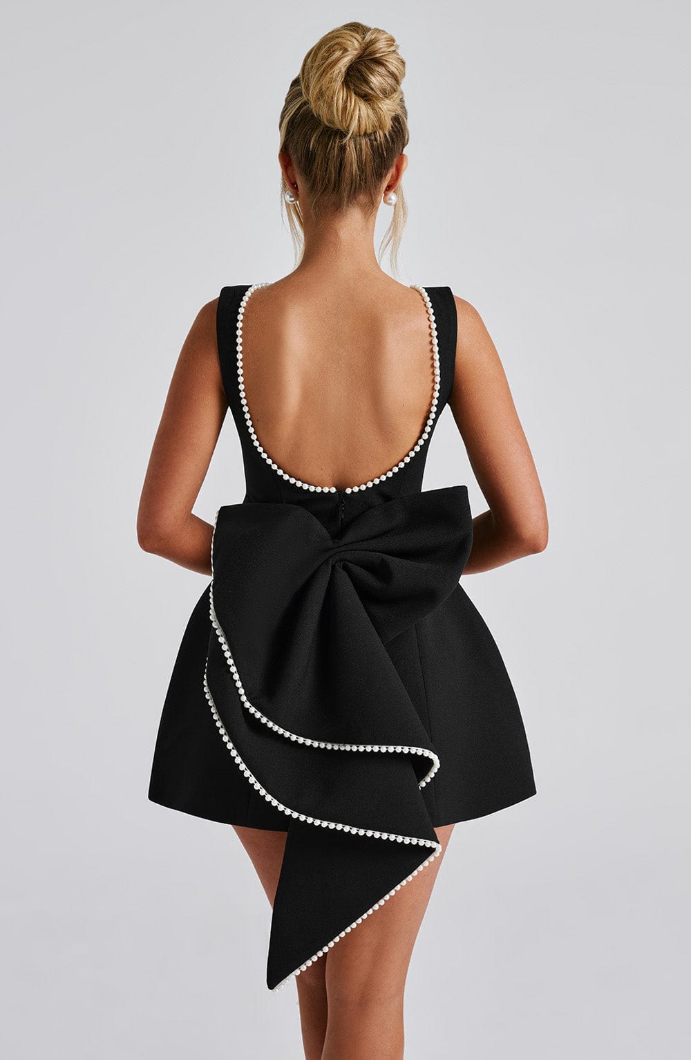 ATISSE CARRIE ICON — Minivestido con lazo de perlas (Negro)