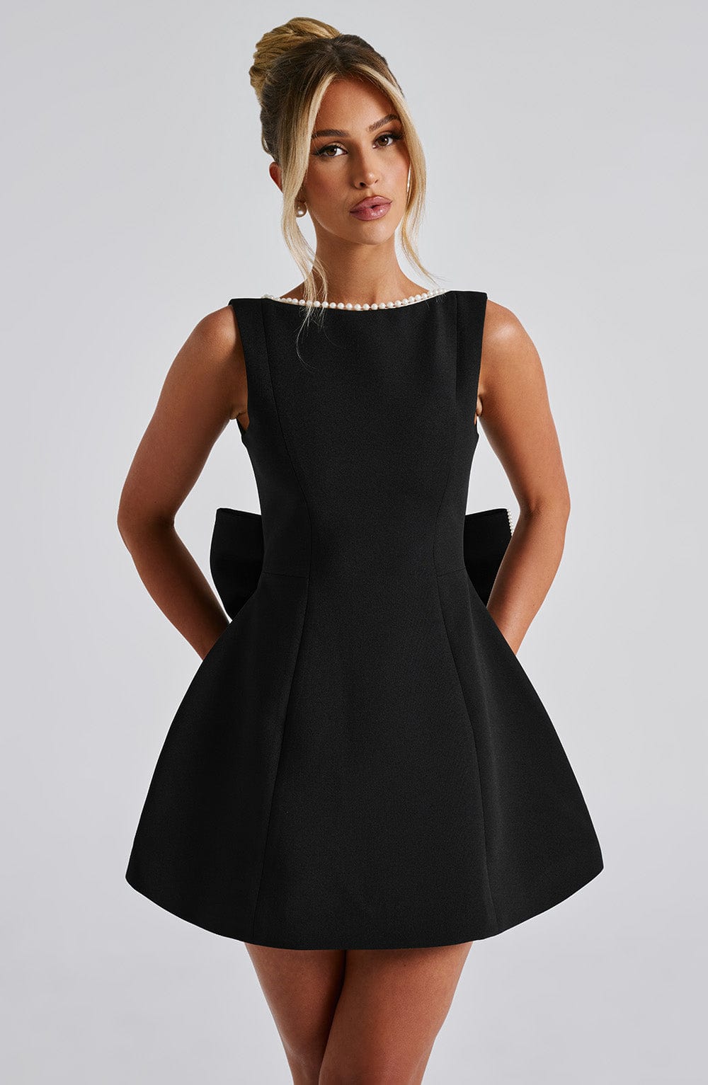 ATISSE CARRIE ICON — Minivestido con lazo de perlas (Negro)