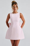 ATISSE ROSÉ ICON – Staubrosafarbenes Minikleid mit Schleife
