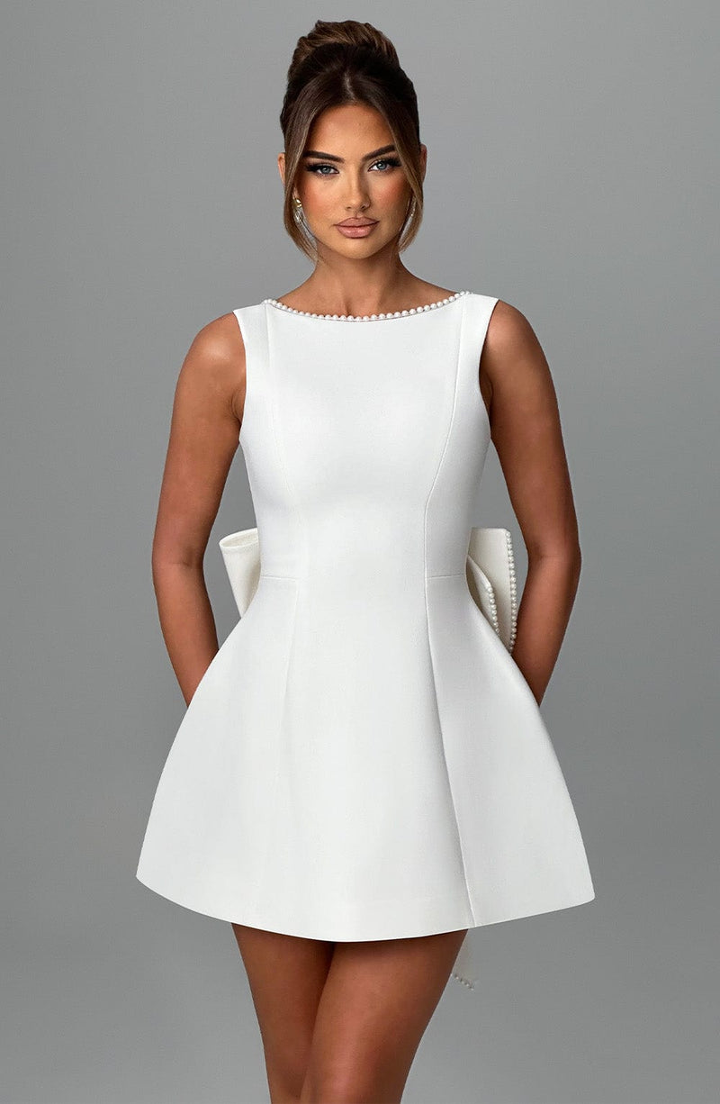 ATISSE CARRIE ICON — Minivestido con lazo de perlas (Blanco)
