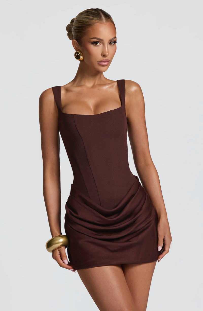 ATISSE NOIR ICON – Gerüschtes Minikleid in Schokolade