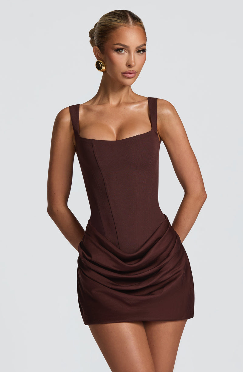 ATISSE NOIR ICON – Gerüschtes Minikleid in Schokolade