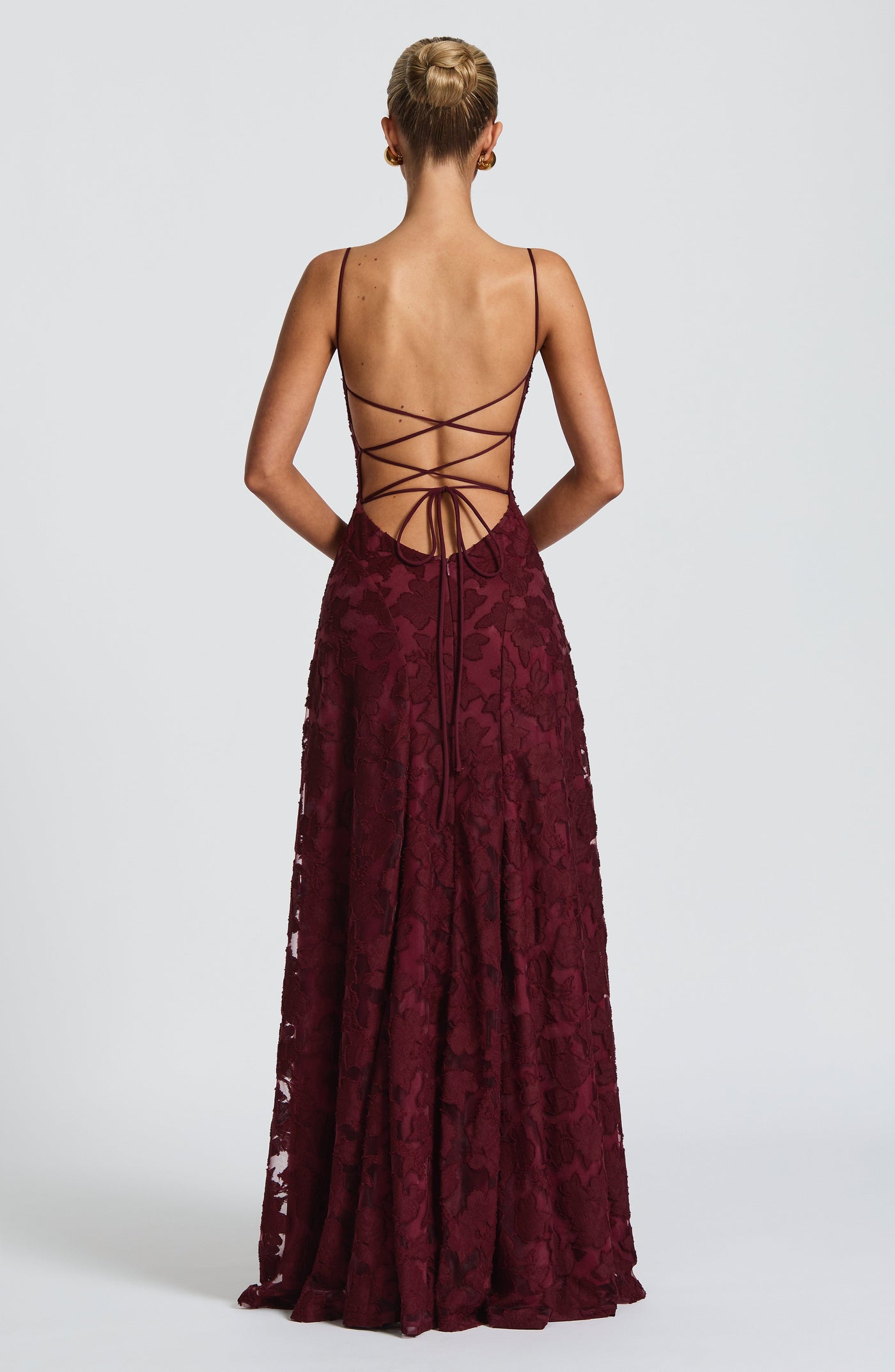 ATISSE FRANCIS ICON — Maxikleid mit Blumenmuster in Burgunderrot