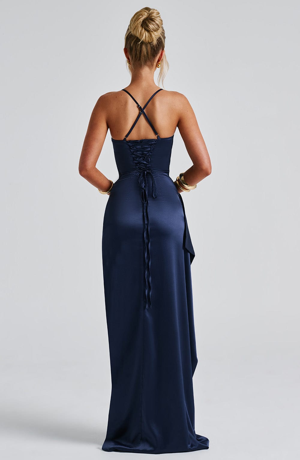 ATISSE HELEN ICON — Vestido maxi drapeado de satén (Navy)
