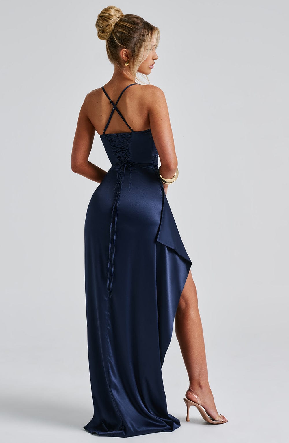 ATISSE HELEN ICON — Vestido maxi drapeado de satén (Navy)