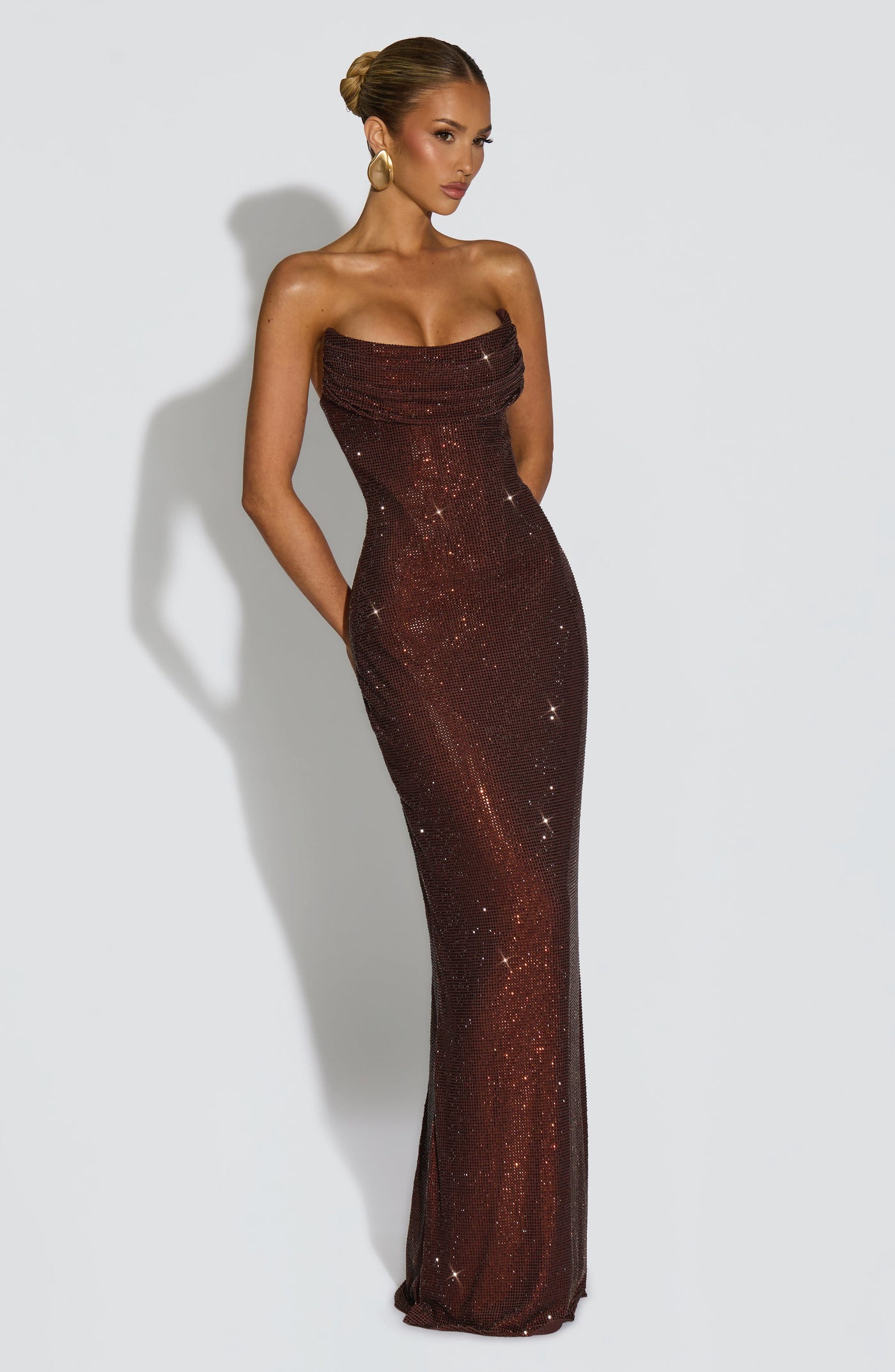 ATISSE MIRABELLA ICON — Vestido maxi corsé palabra de honor (Plum Brown)