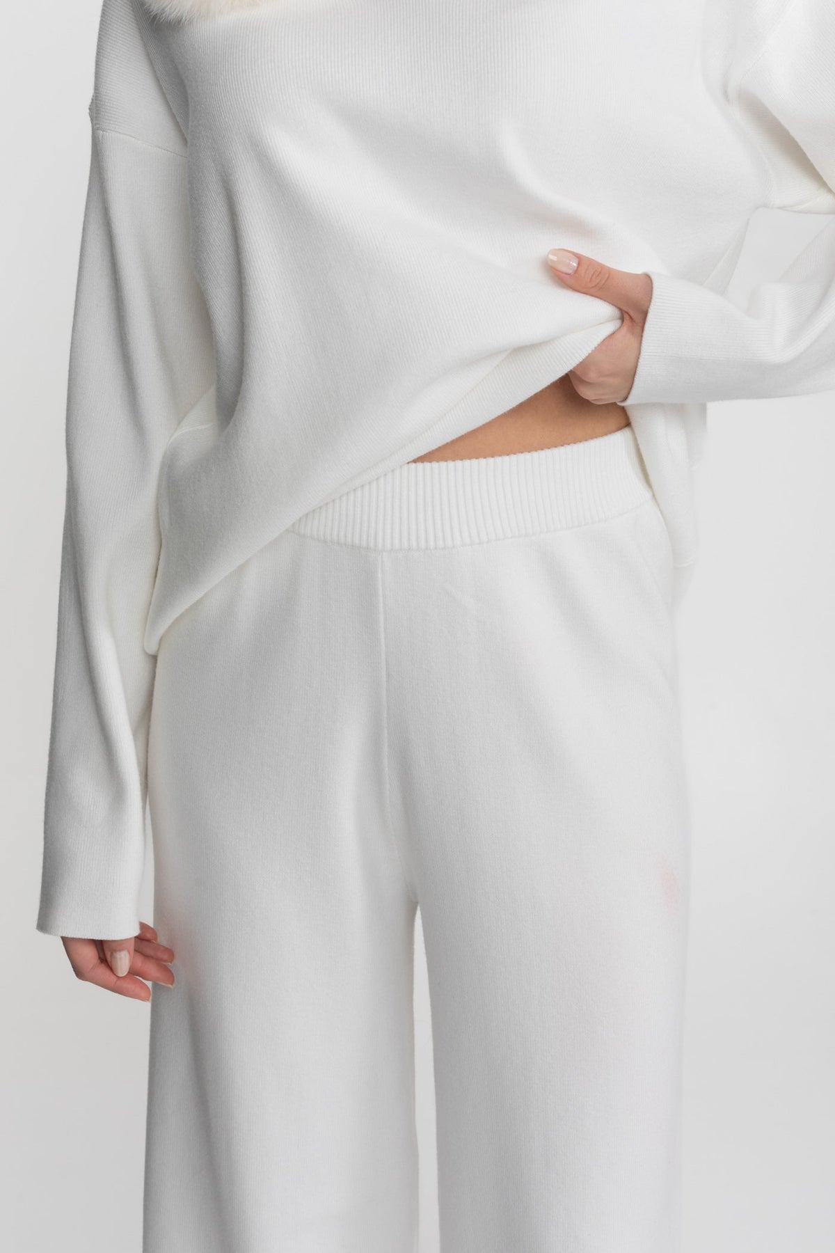 ATISSE – Women's White Knit Two-Piece Lounge Set – Fur Collar Sweater & Wide Leg Pants
