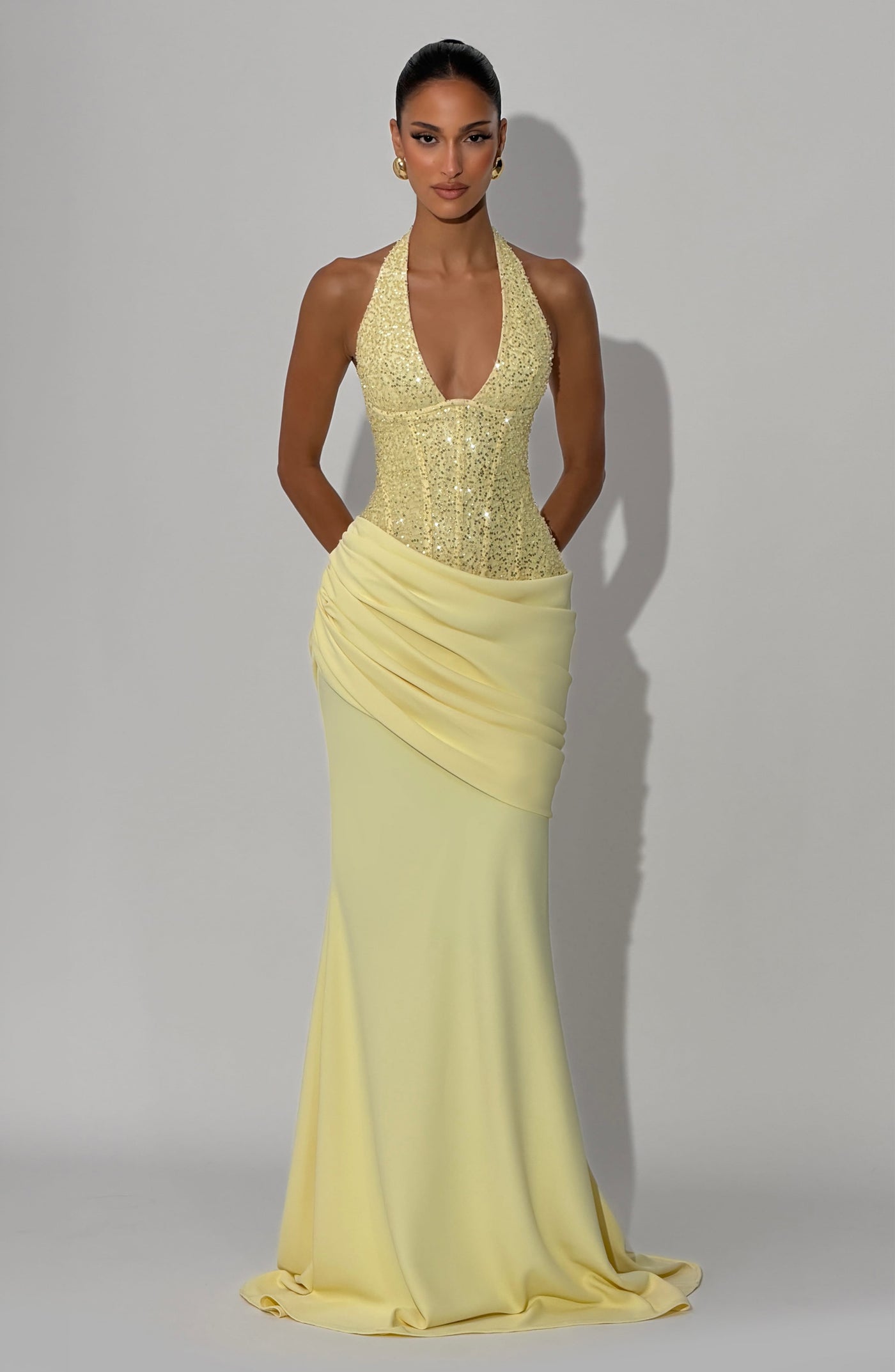 ATISSE LUMIÈRE ICON — Elfenbeinfarbenes Maxikleid im Meerjungfrauen-Stil
