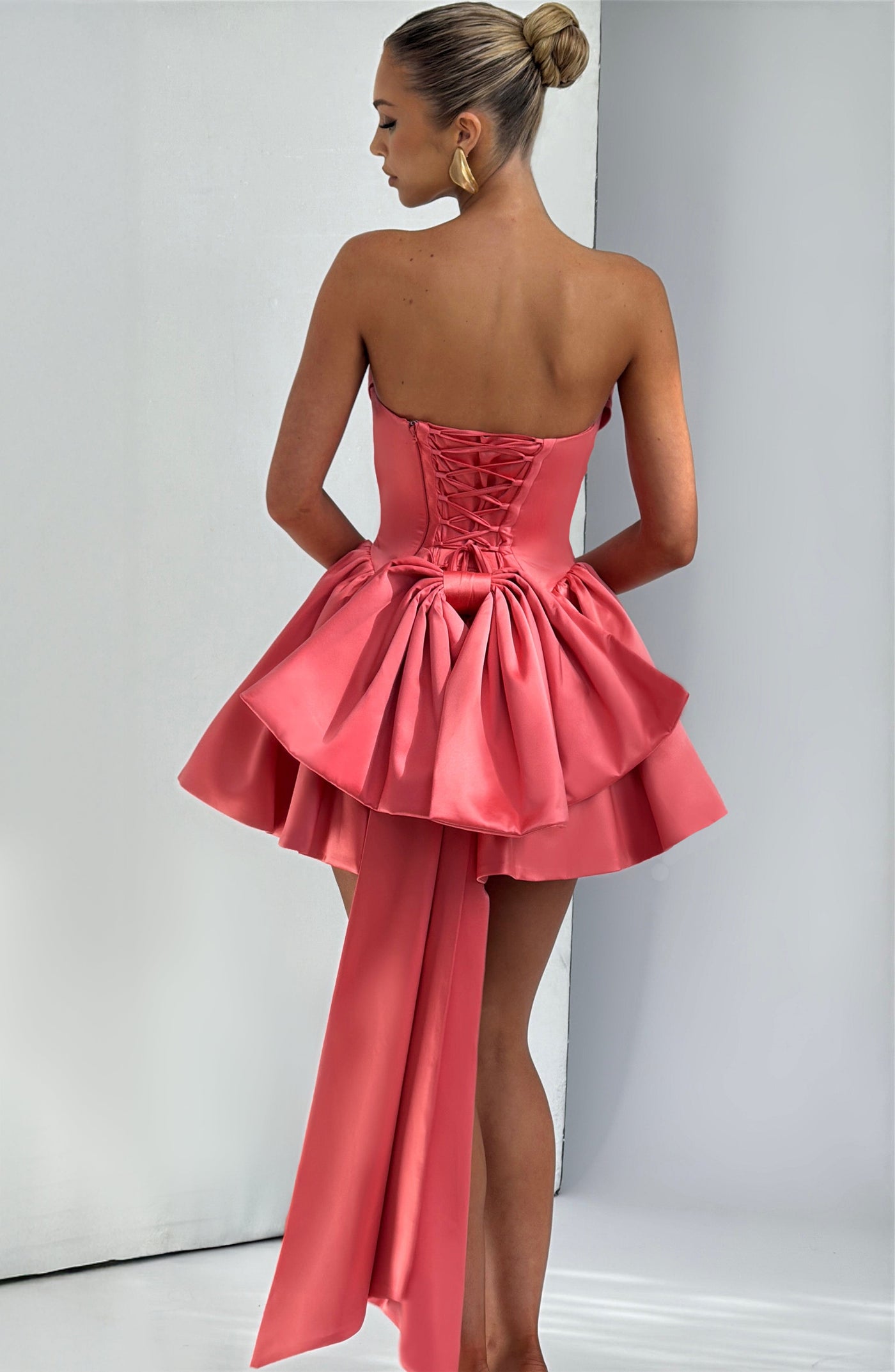 ATISSE TRINITY ICON — Korsett-Minikleid ohne Träger (Coral Pink)