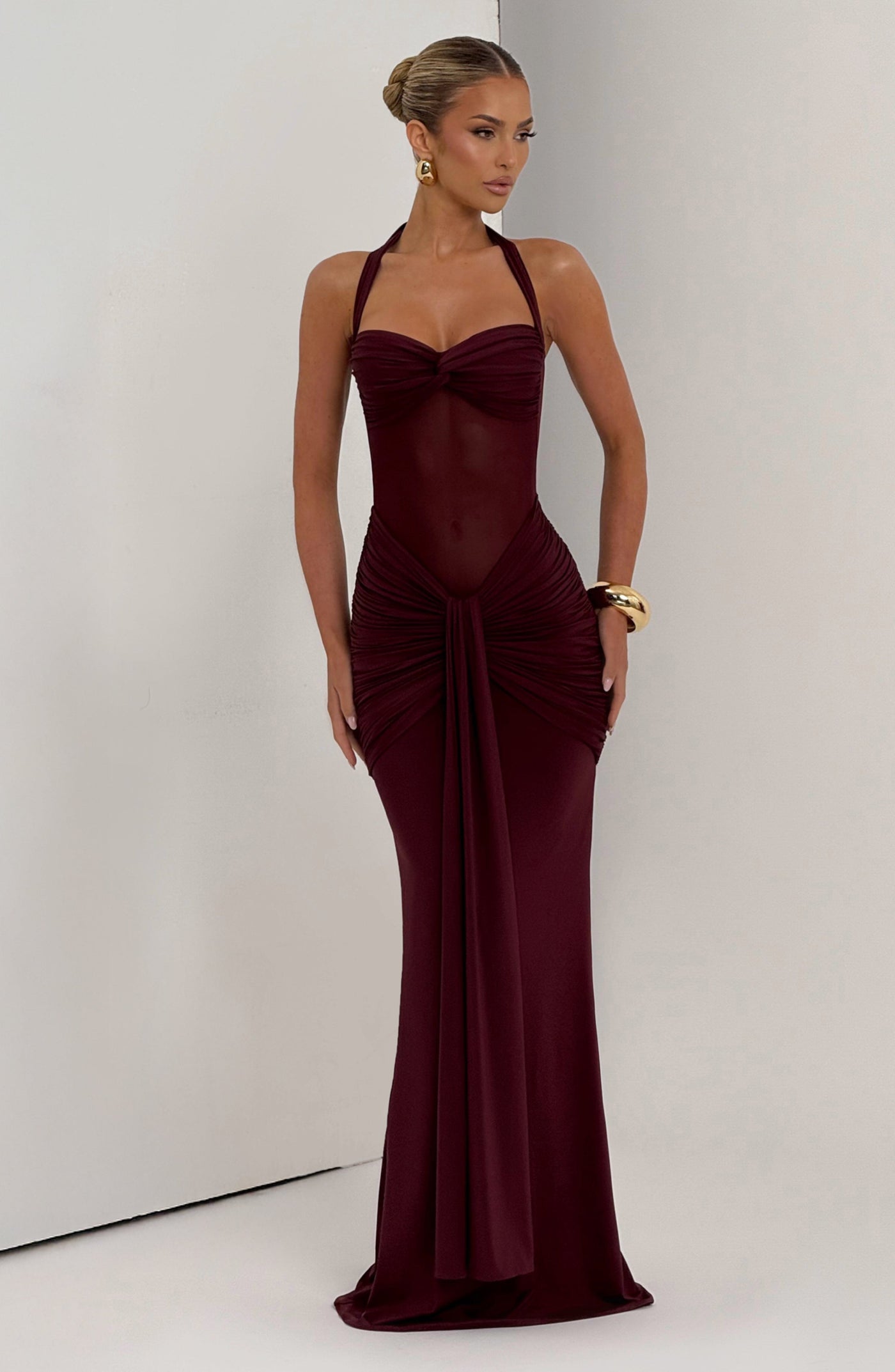 ATISSE VIXEN ICON – Neckholder-Maxikleid (Cherry Lacquer)